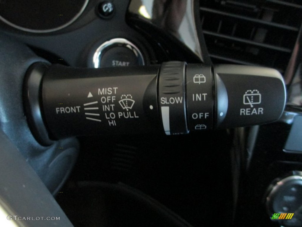 2014 Mitsubishi Outlander SE Controls Photo #90526525