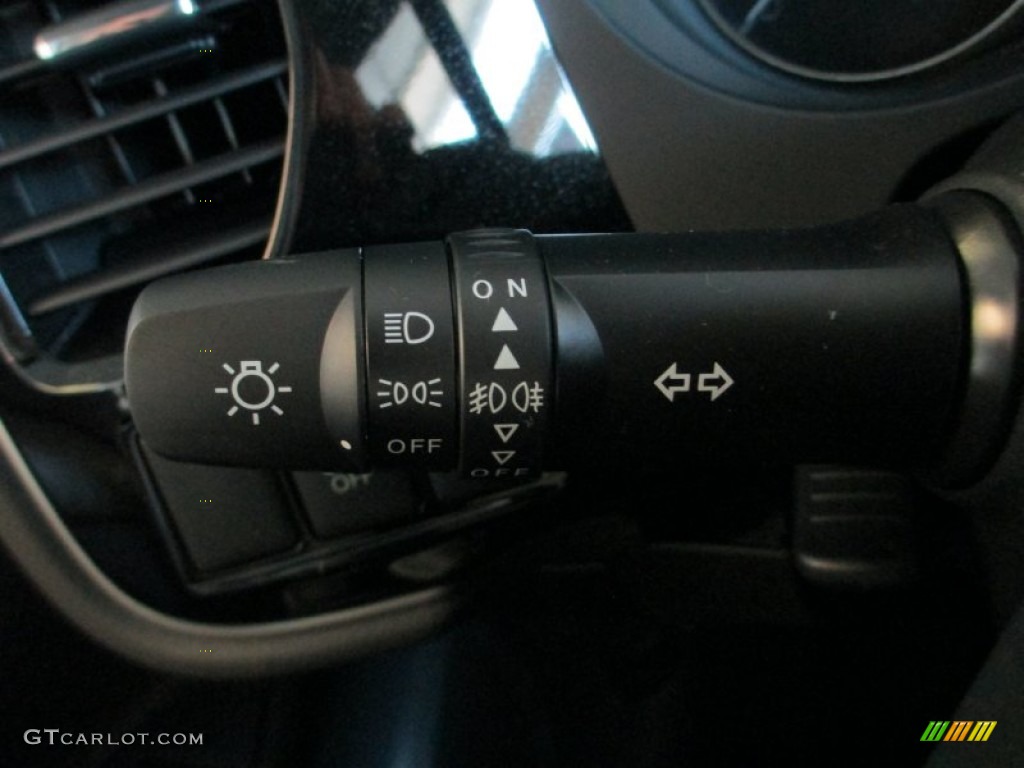 2014 Mitsubishi Outlander SE Controls Photo #90526528