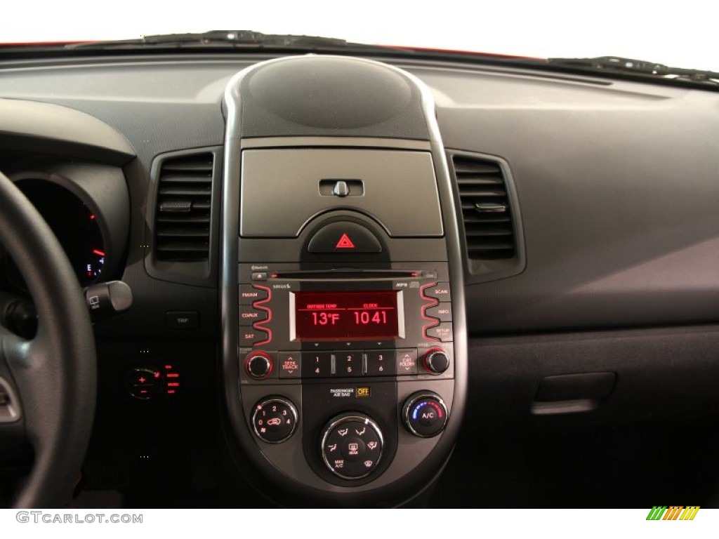 2010 Kia Soul + Controls Photo #90532004