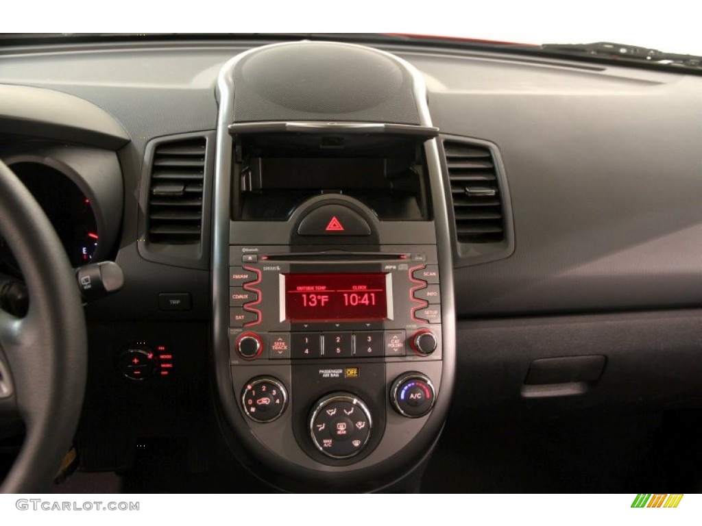 2010 Kia Soul + Controls Photo #90532019
