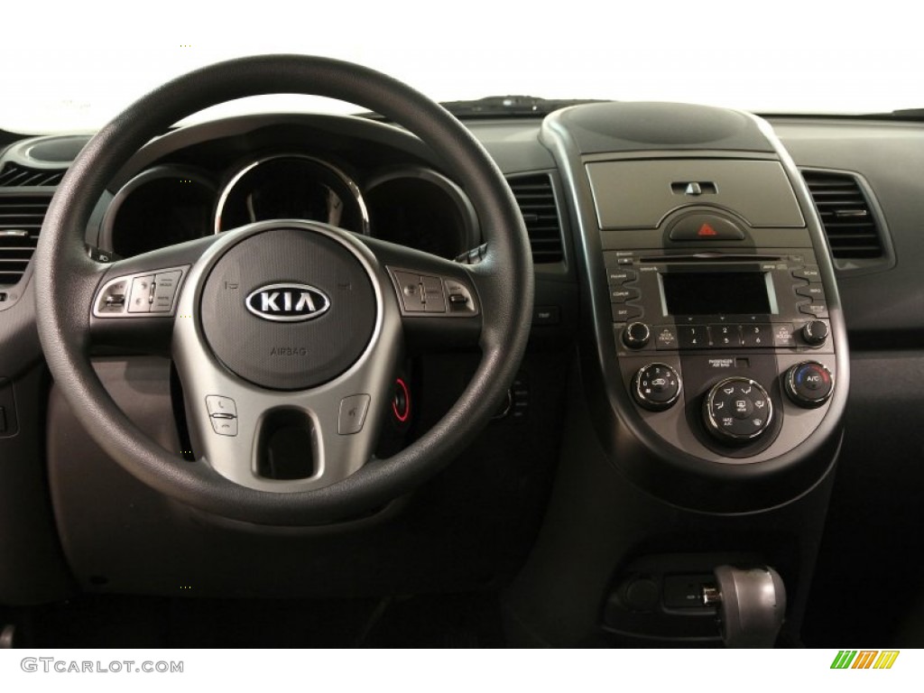 2010 Kia Soul + Dashboard Photos