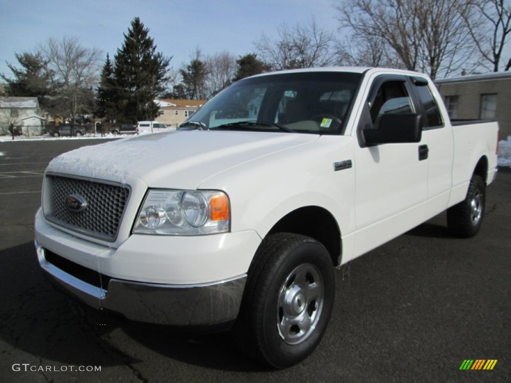 2005 F150 XLT SuperCab 4x4 - Oxford White / Tan photo #2