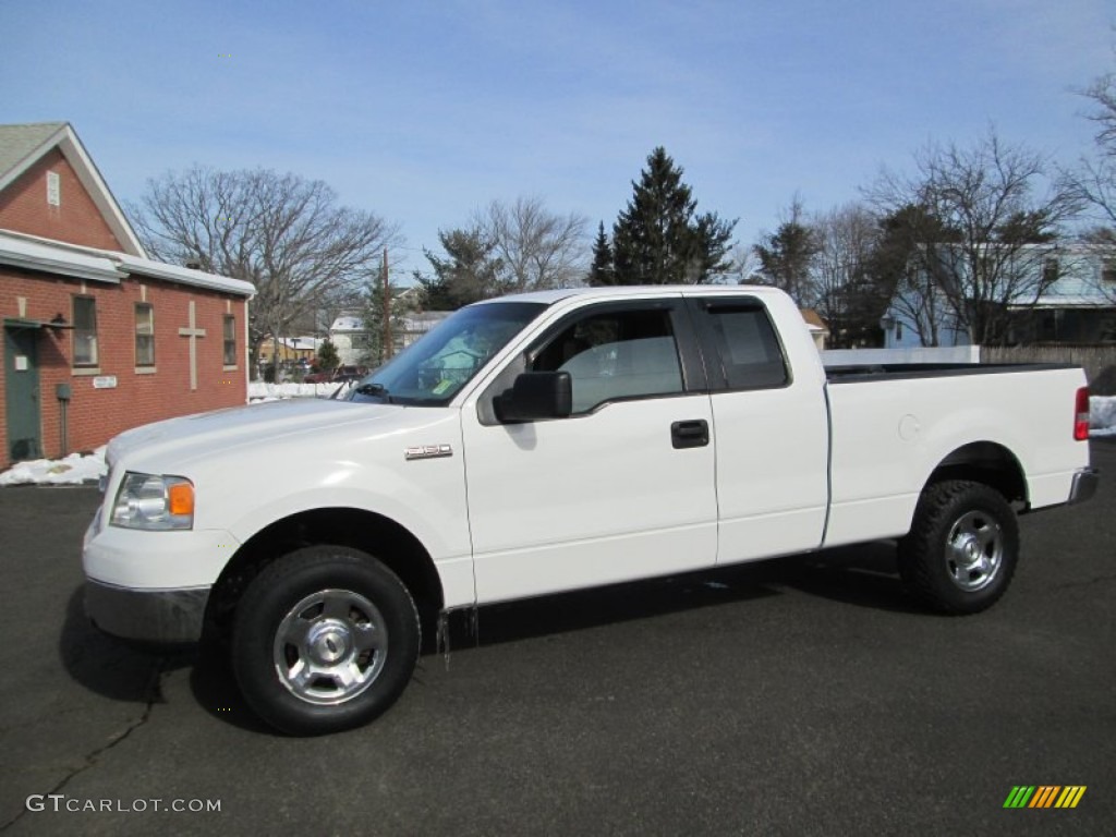 2005 F150 XLT SuperCab 4x4 - Oxford White / Tan photo #3