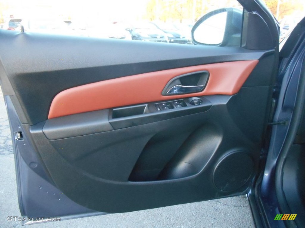 2013 Chevrolet Cruze LT Jet Black/Brick Door Panel Photo #90545060