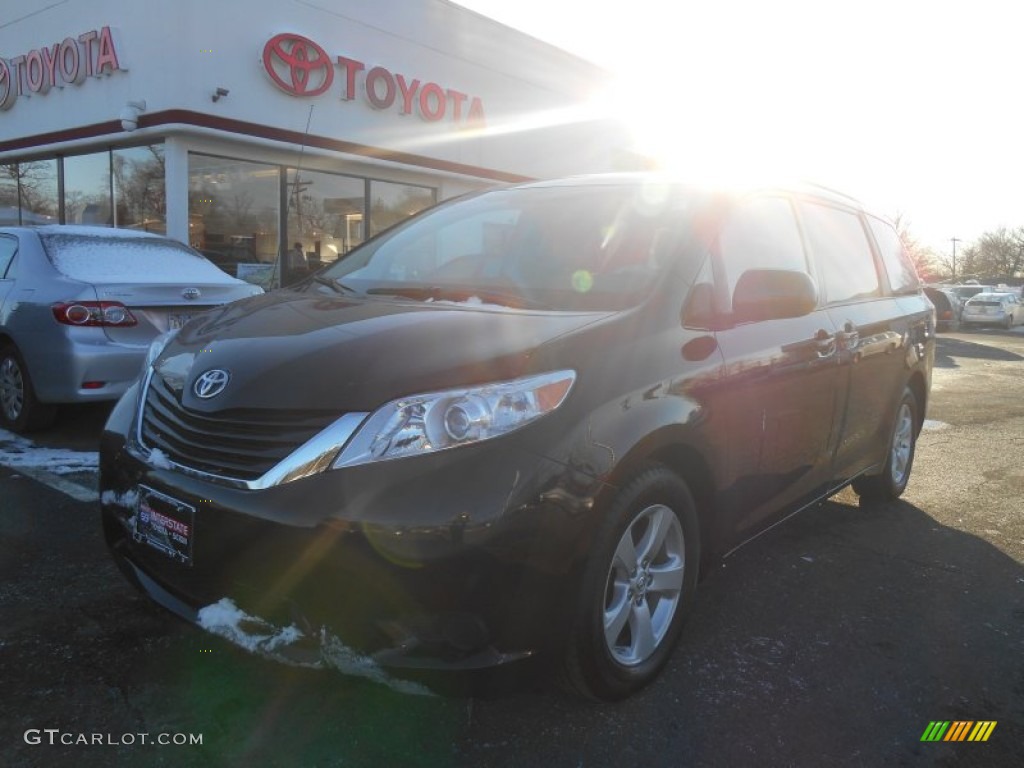 Black Toyota Sienna