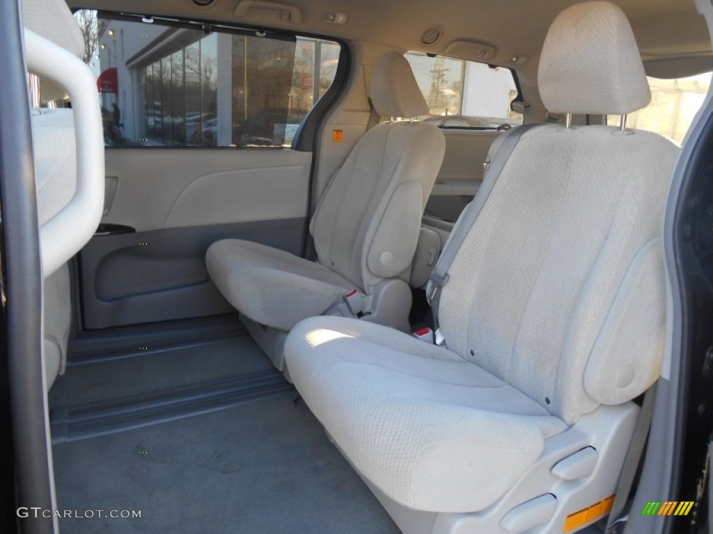 2011 Sienna LE - Black / Light Gray photo #16