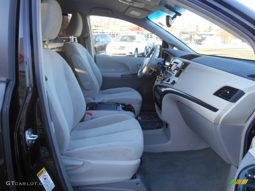 2011 Sienna LE - Black / Light Gray photo #21