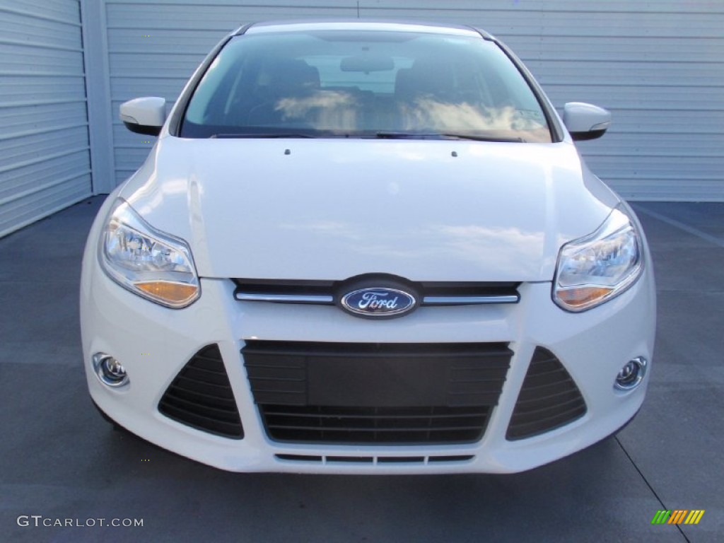 2014 Focus SE Hatchback - Oxford White / Charcoal Black photo #8