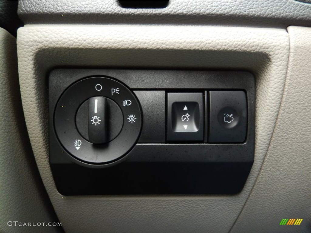 2012 Ford Fusion SEL Controls Photos