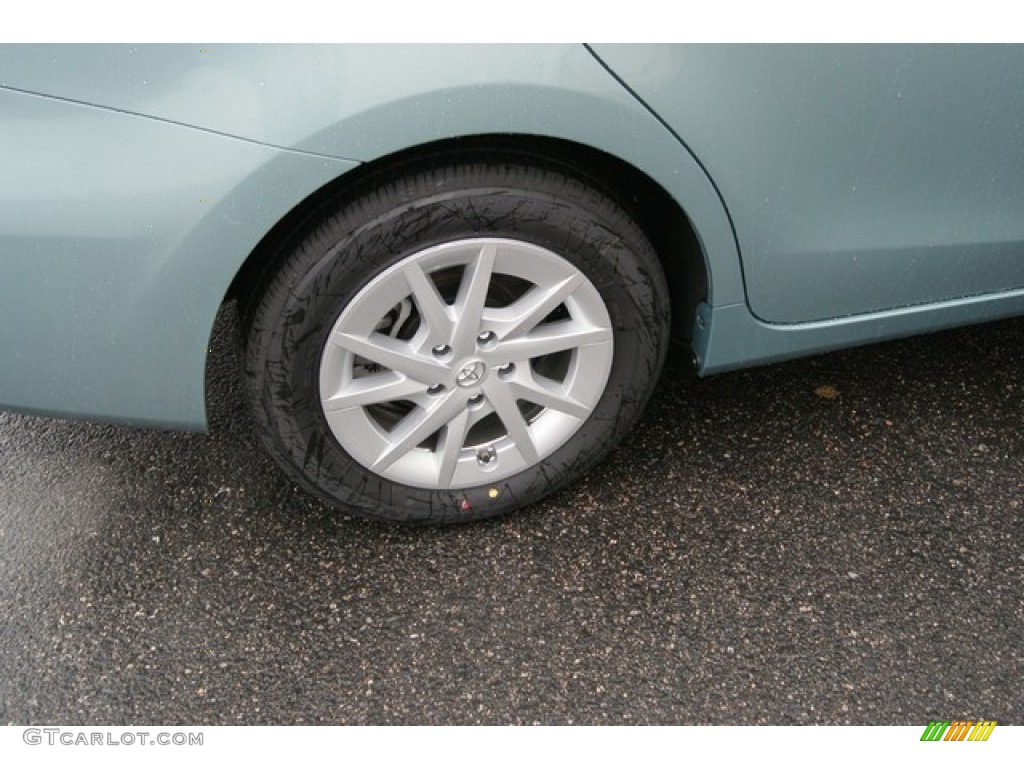 2014 Prius v Three - Sea Glass Pearl / Bisque photo #9