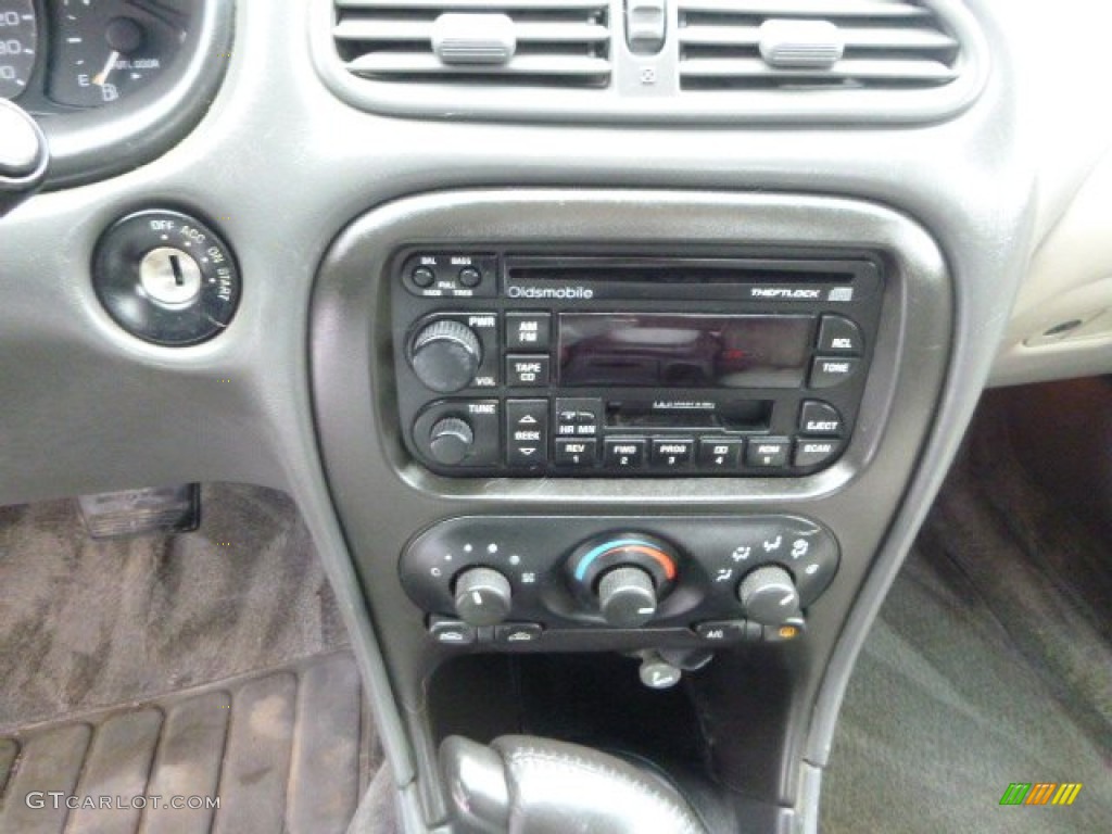 2000 Oldsmobile Alero GL Sedan Controls Photos
