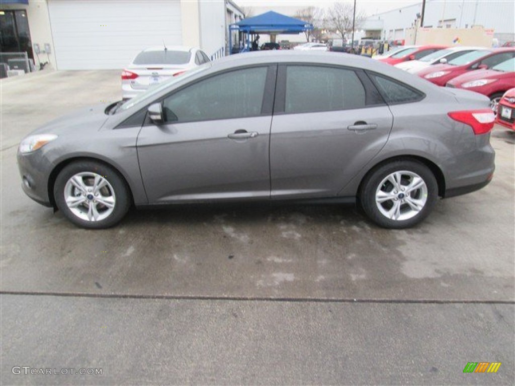 2014 Focus SE Sedan - Sterling Gray / Charcoal Black photo #3