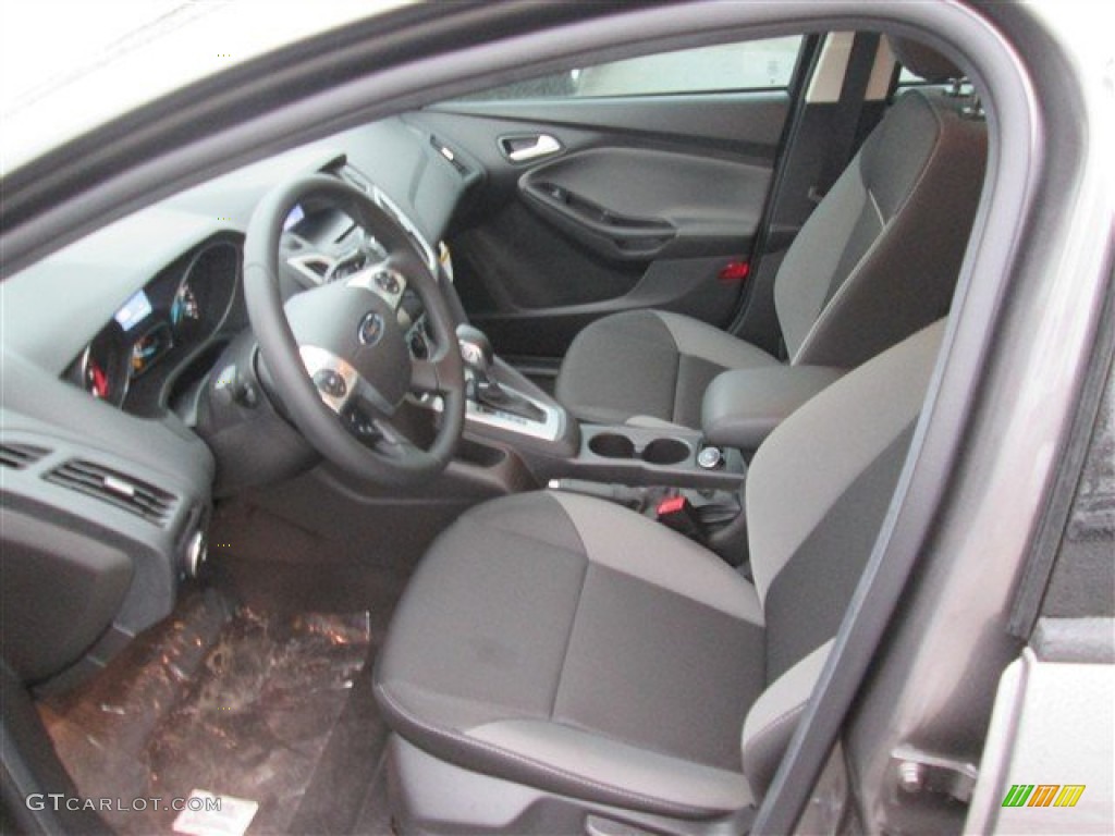 2014 Focus SE Sedan - Sterling Gray / Charcoal Black photo #10