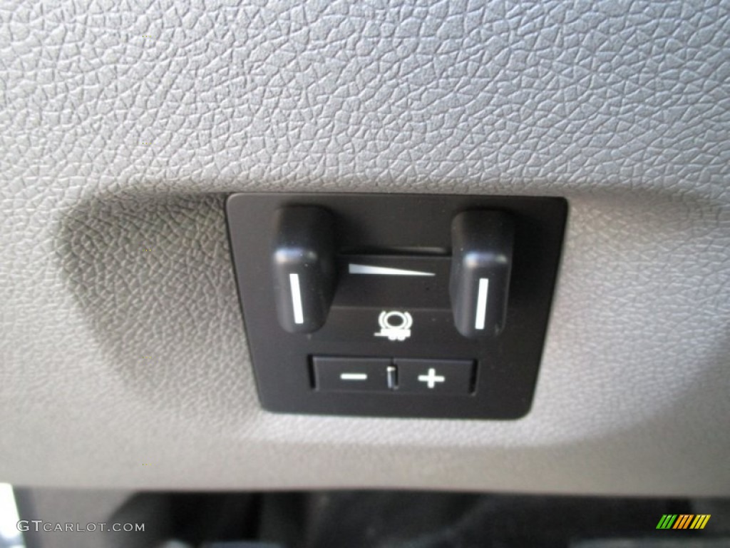 2014 GMC Sierra 2500HD Regular Cab Utility Truck Controls Photos