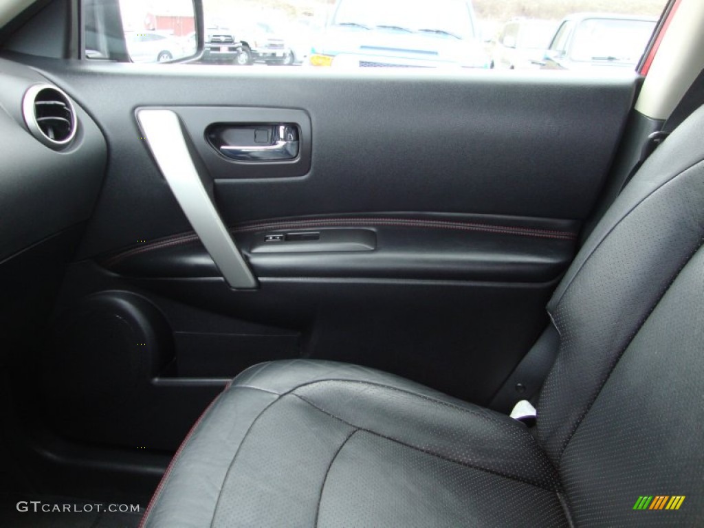 2009 Rogue SL AWD - Venom Red / Black photo #16