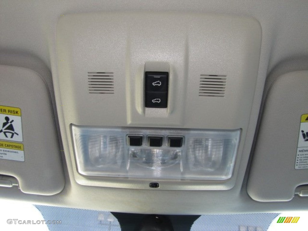 2012 Land Rover LR4 HSE Controls Photo #90605399