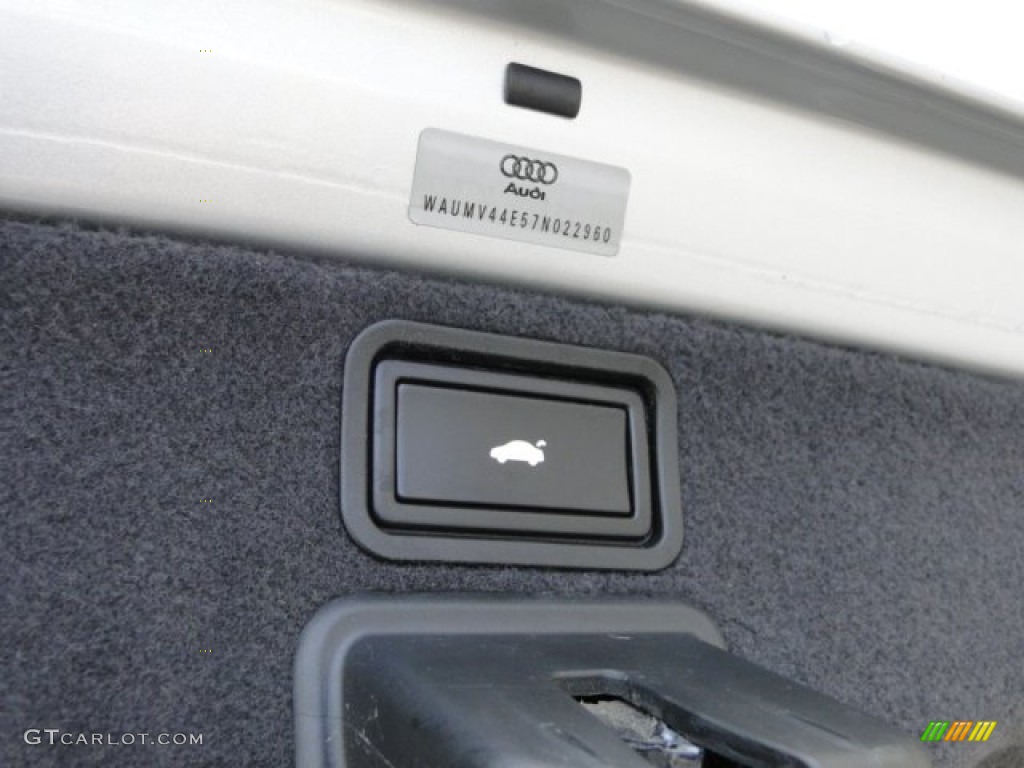 2007 A8 L 4.2 quattro - Light Silver Metallic / Black photo #49