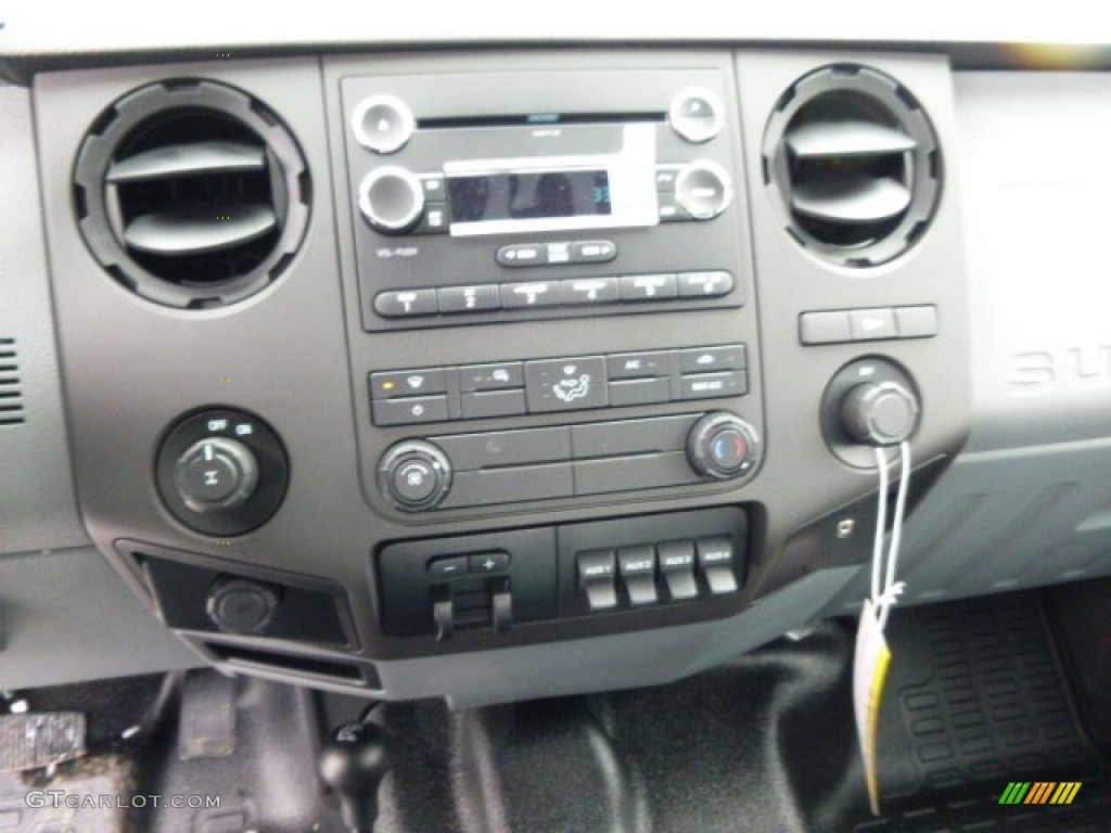 2014 F350 Super Duty XL Crew Cab 4x4 - Oxford White / Steel photo #16