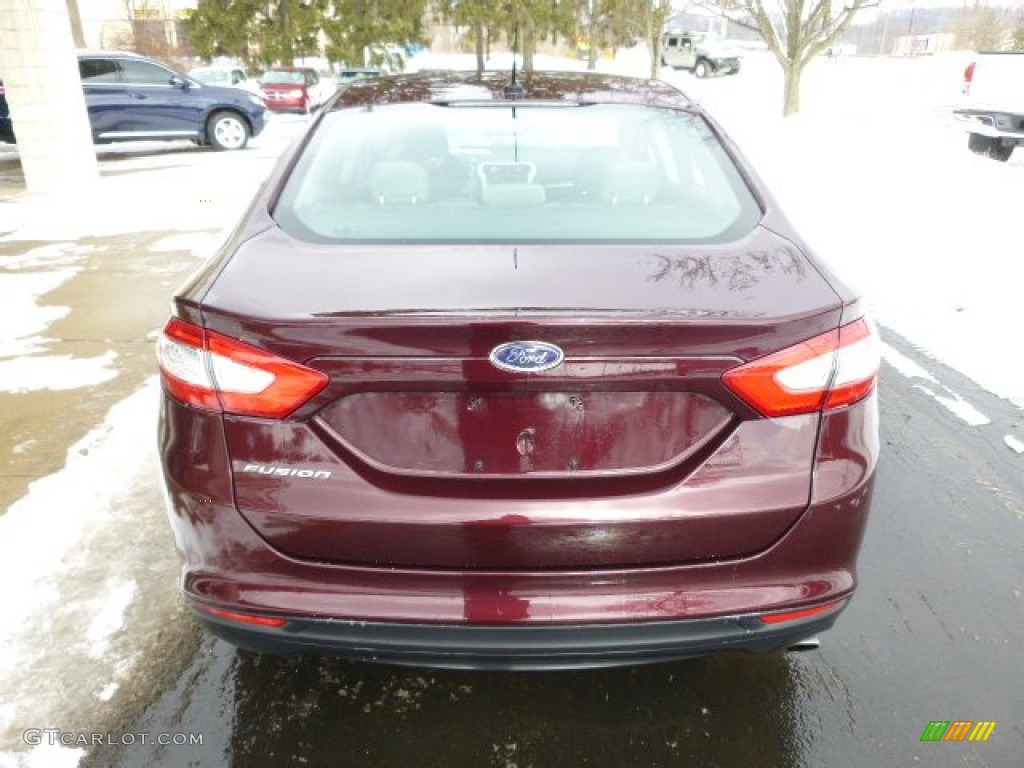 2013 Fusion S - Bordeaux Reserve Red Metallic / Earth Gray photo #7