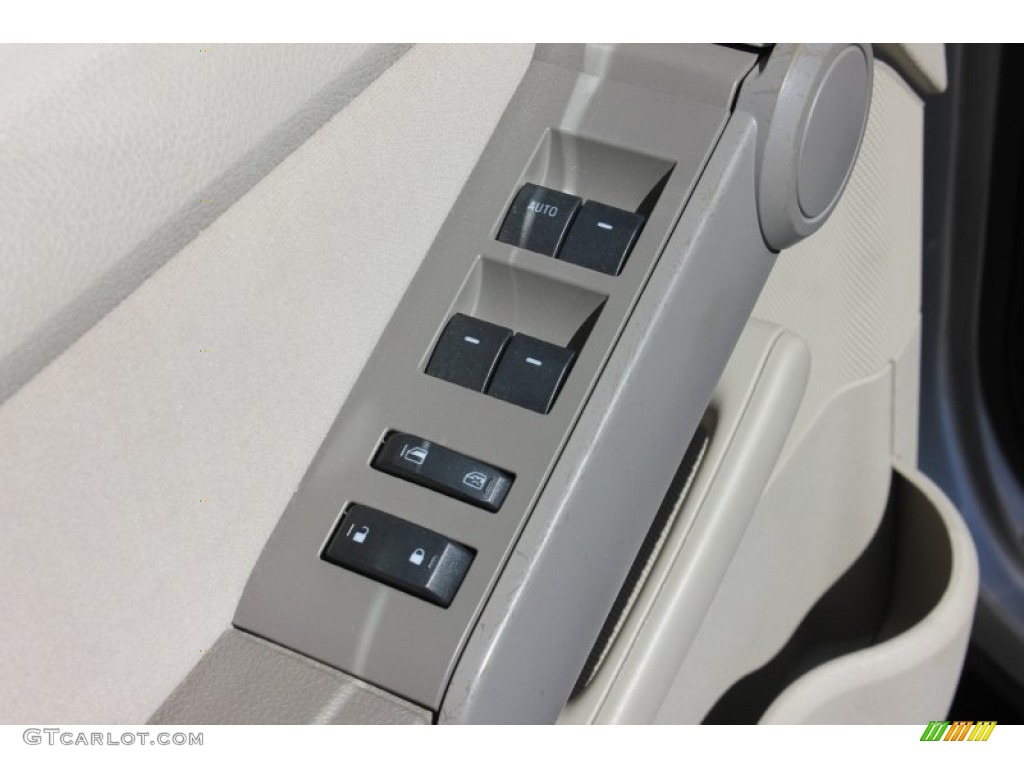 2006 Explorer XLS - Silver Birch Metallic / Stone photo #18