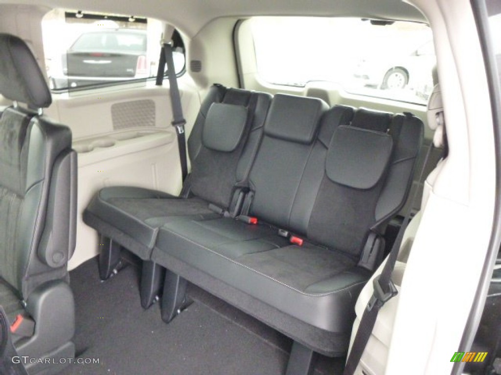 2014 Chrysler Town & Country 30th Anniversary Edition Rear Seat Photos