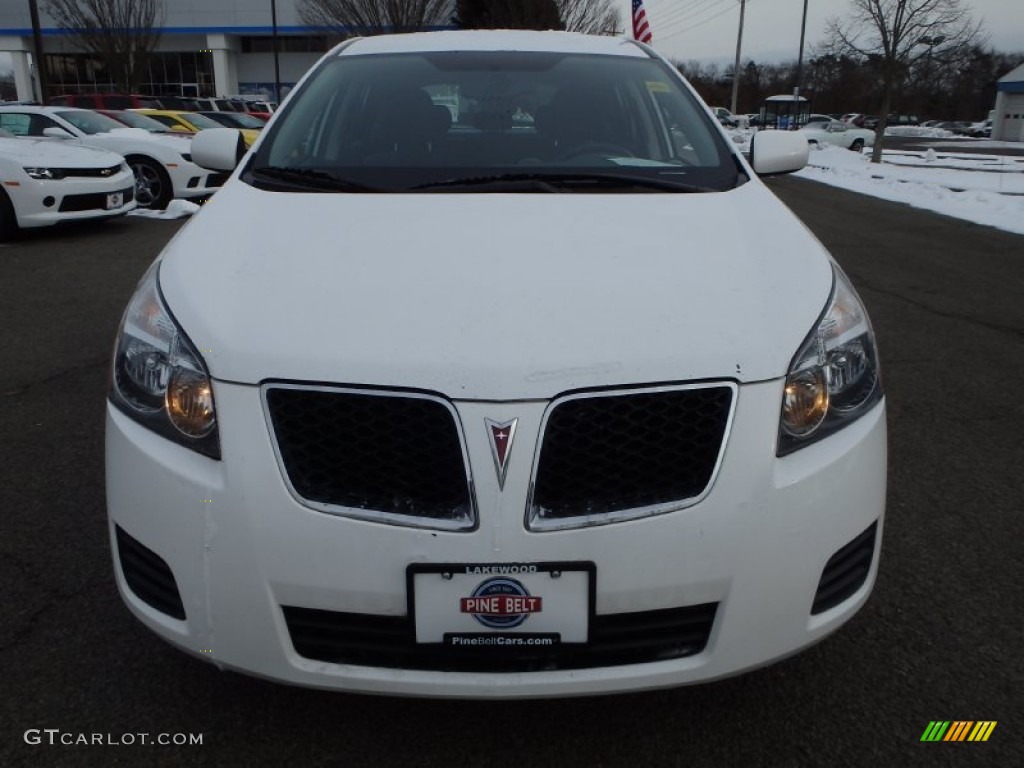 2010 Vibe 1.8L - Ultra White / Ebony photo #2