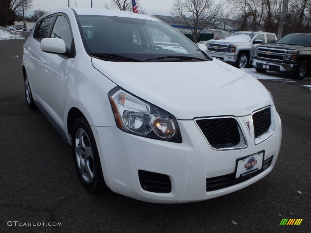 2010 Vibe 1.8L - Ultra White / Ebony photo #3