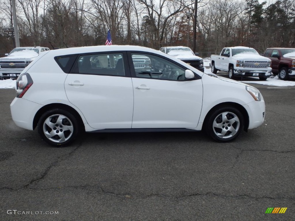 2010 Vibe 1.8L - Ultra White / Ebony photo #4