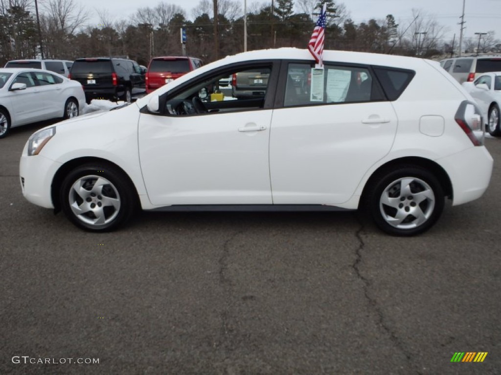 2010 Vibe 1.8L - Ultra White / Ebony photo #6