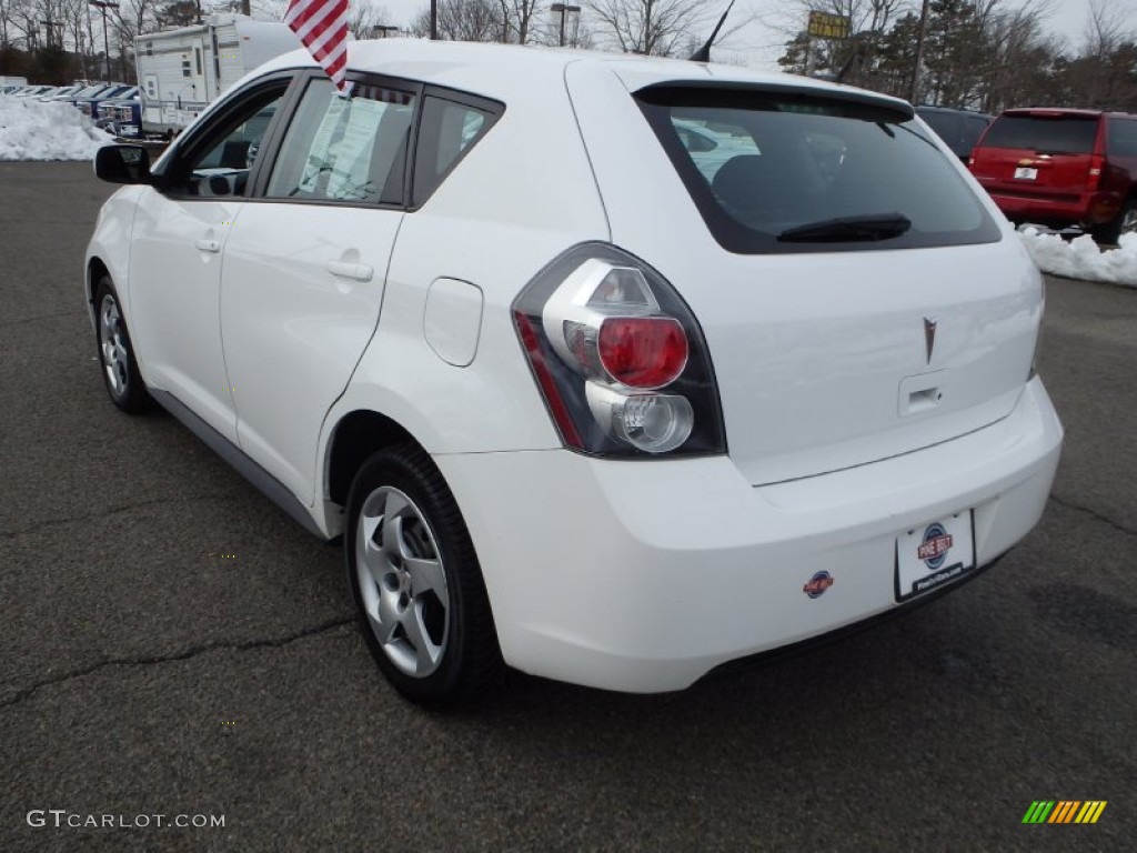 2010 Vibe 1.8L - Ultra White / Ebony photo #9
