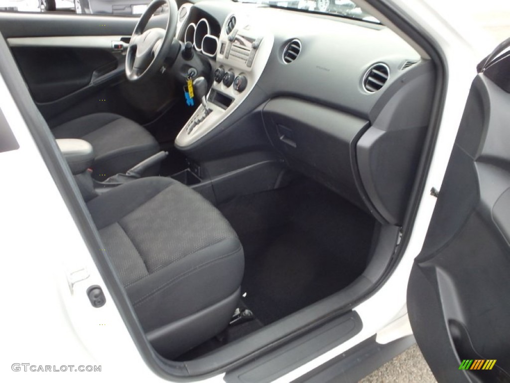 2010 Vibe 1.8L - Ultra White / Ebony photo #11