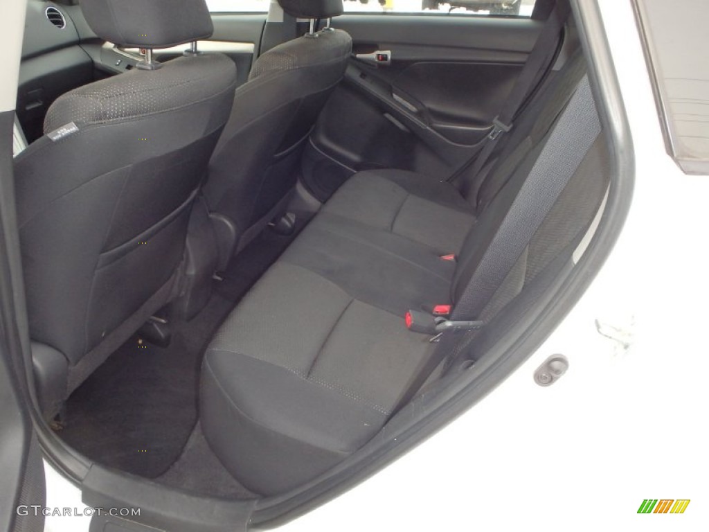 2010 Vibe 1.8L - Ultra White / Ebony photo #12