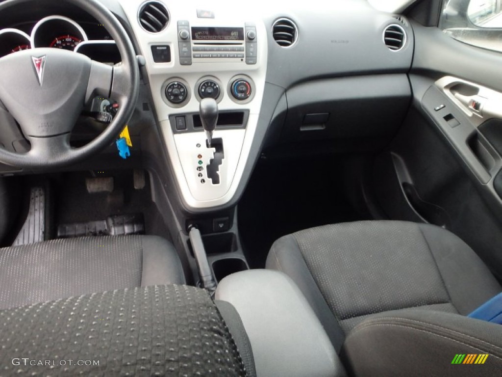 2010 Vibe 1.8L - Ultra White / Ebony photo #14