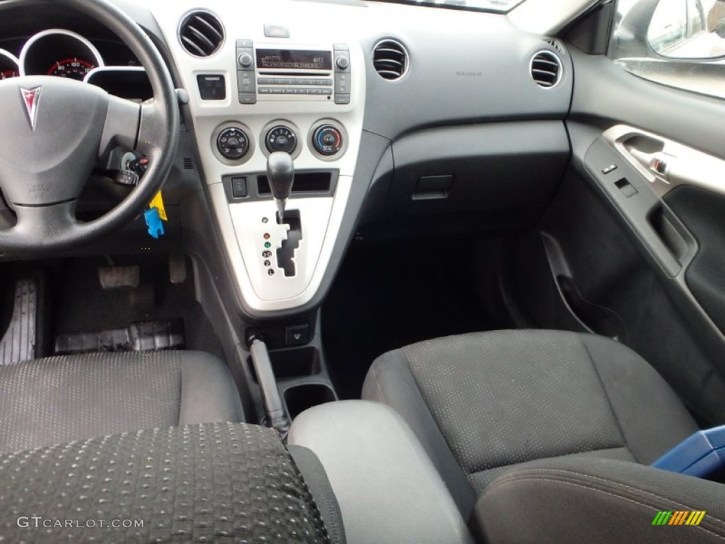 2010 Vibe 1.8L - Ultra White / Ebony photo #15