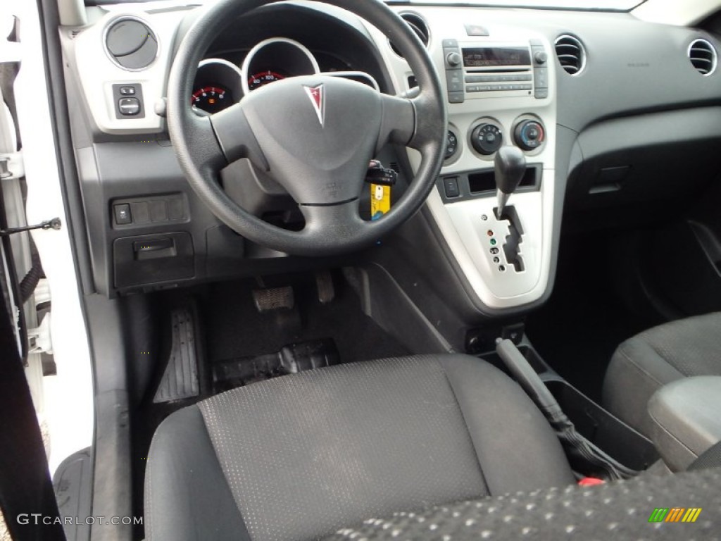 2010 Vibe 1.8L - Ultra White / Ebony photo #16