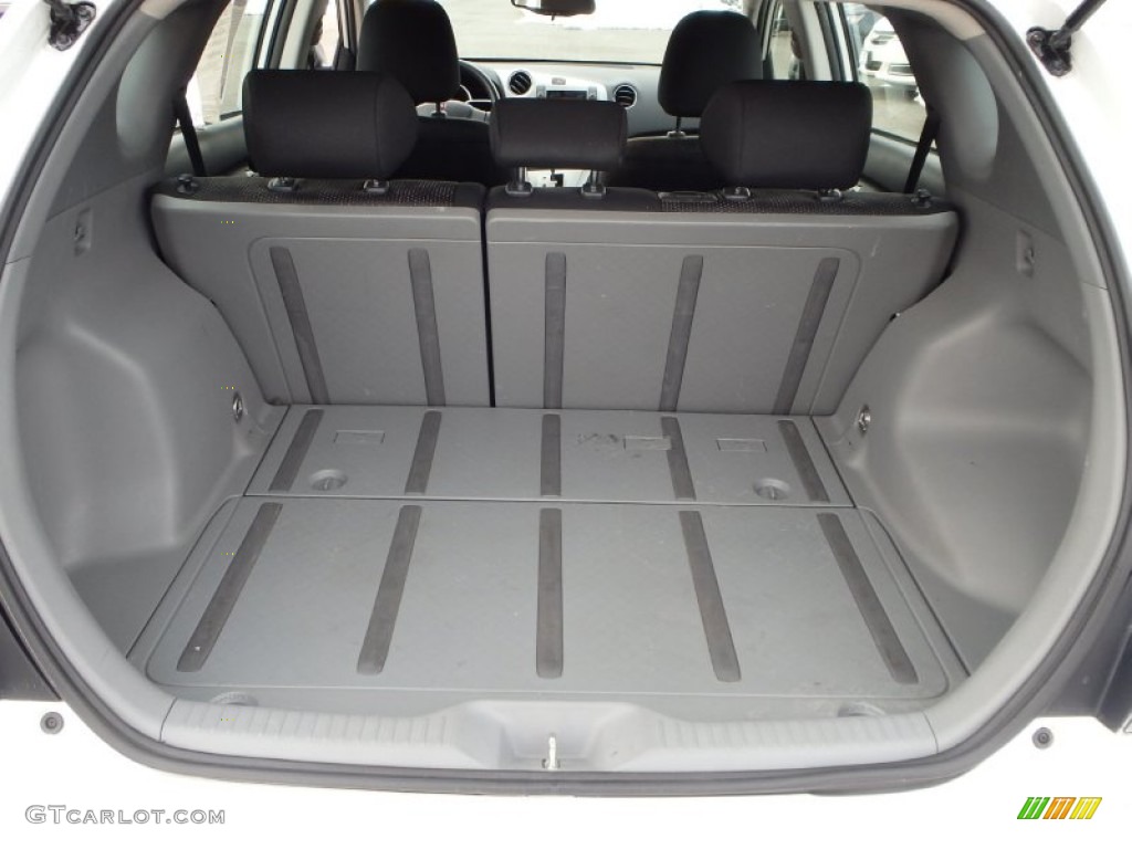 2010 Vibe 1.8L - Ultra White / Ebony photo #20