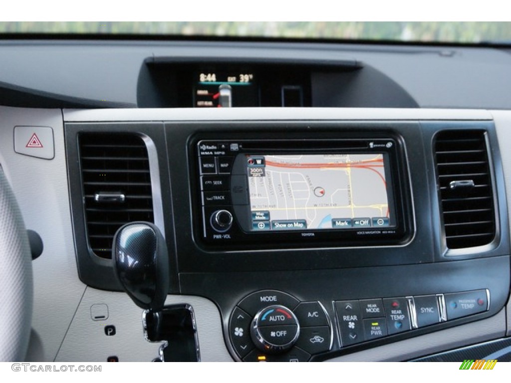 2014 Toyota Sienna SE Navigation Photo #90618828