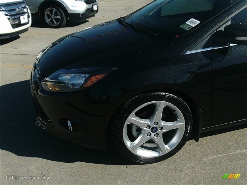 2012 Focus Titanium 5-Door - Tuxedo Black Metallic / Charcoal Black Leather photo #3