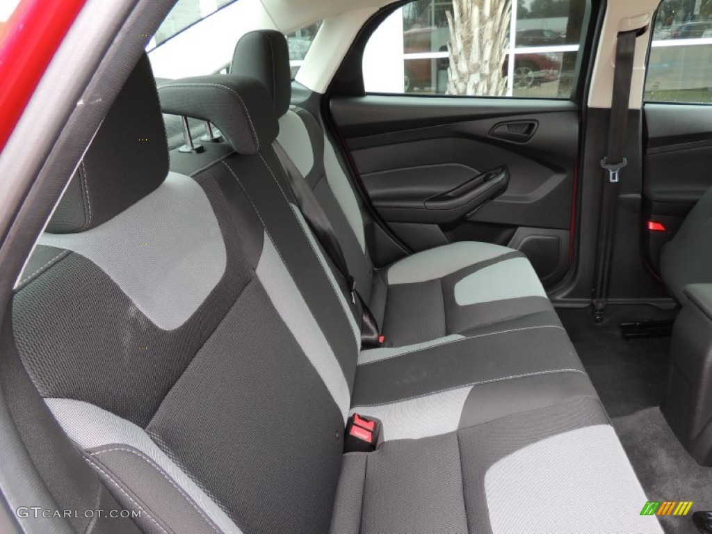 2012 Focus SE Sport Sedan - Red Candy Metallic / Two-Tone Sport photo #8
