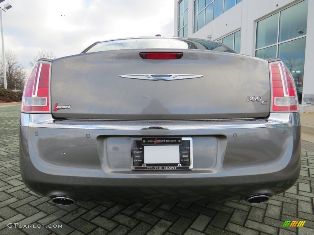 2011 300 C Hemi - Tungsten Metallic / Black photo #4