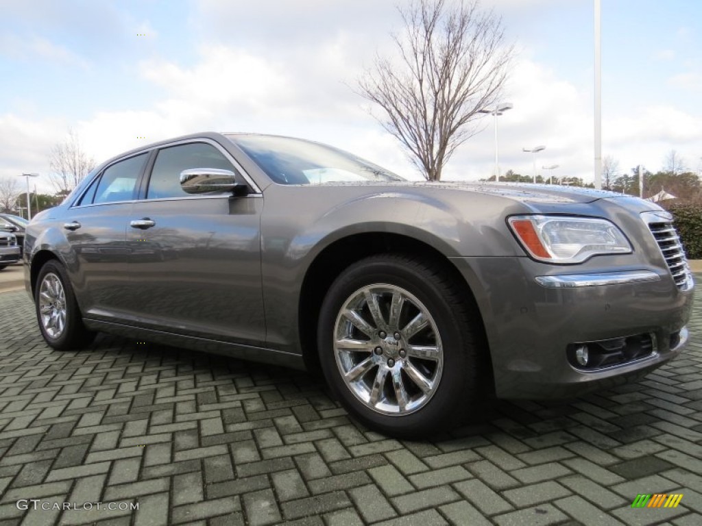 2011 300 C Hemi - Tungsten Metallic / Black photo #7