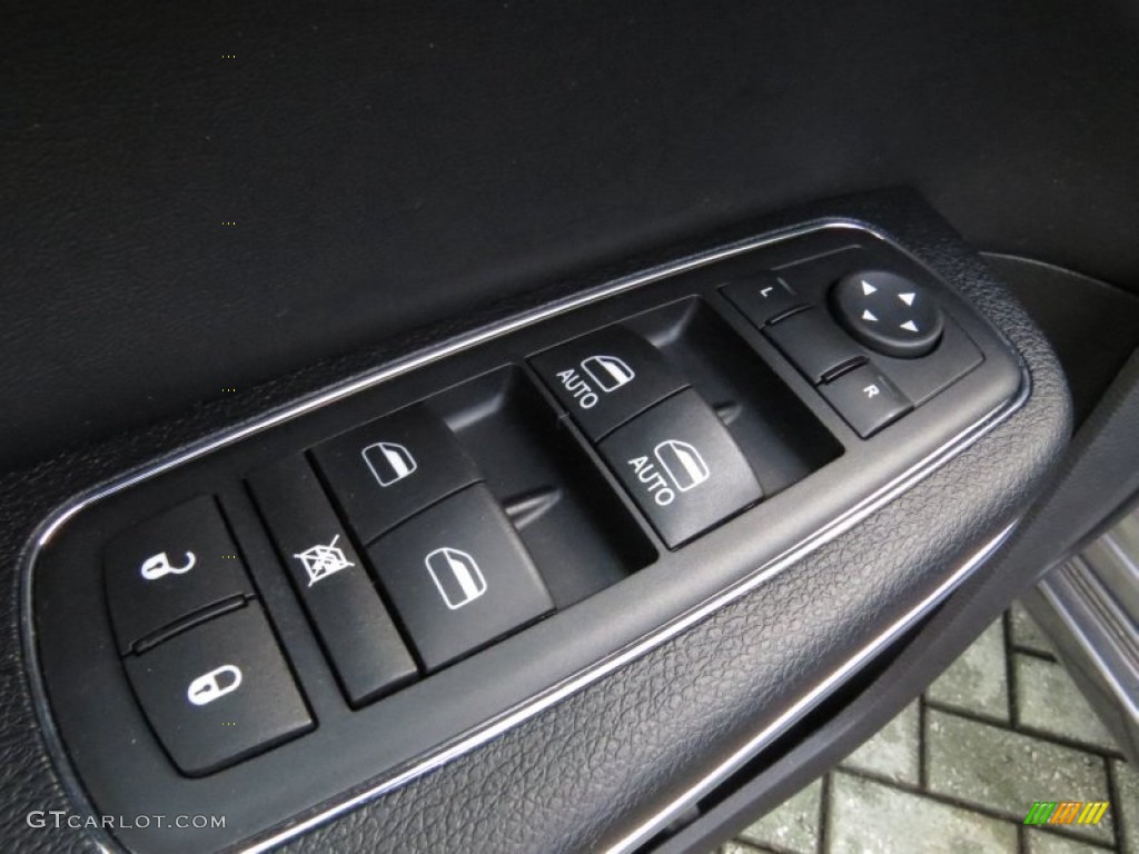 2011 300 C Hemi - Tungsten Metallic / Black photo #13
