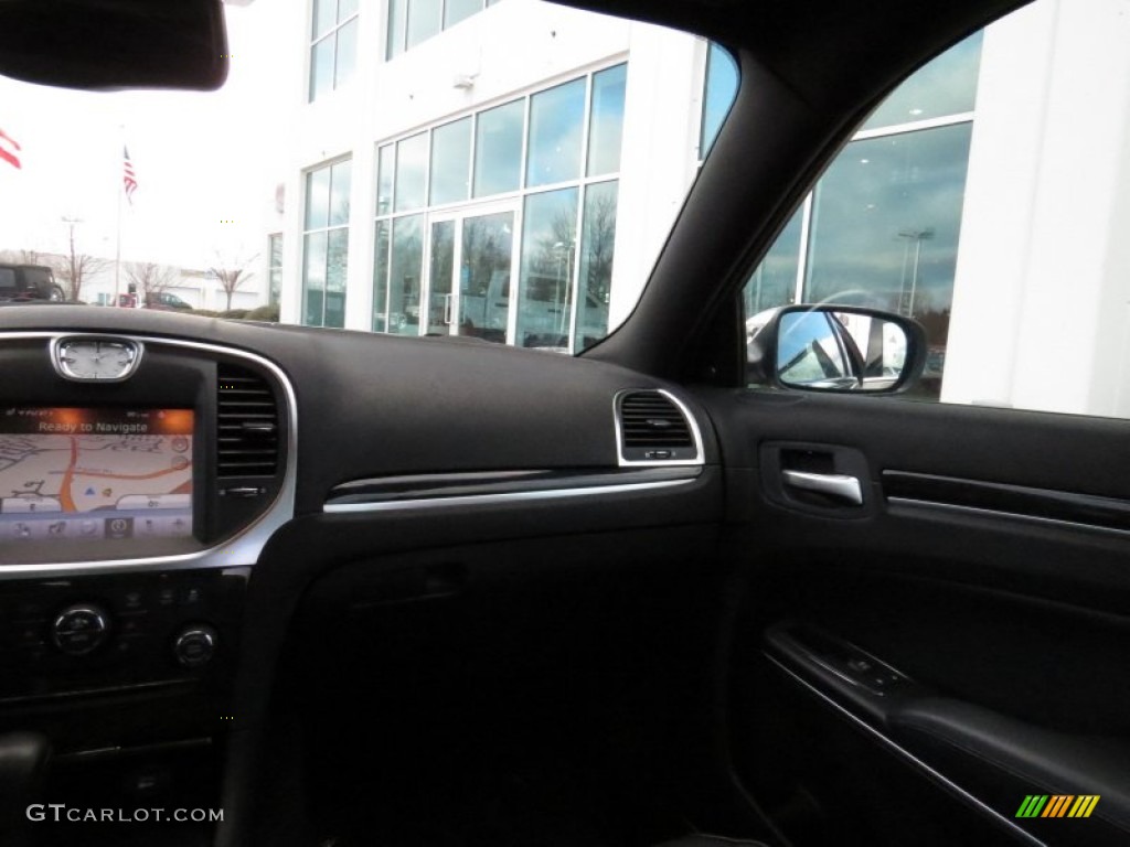 2011 300 C Hemi - Tungsten Metallic / Black photo #24