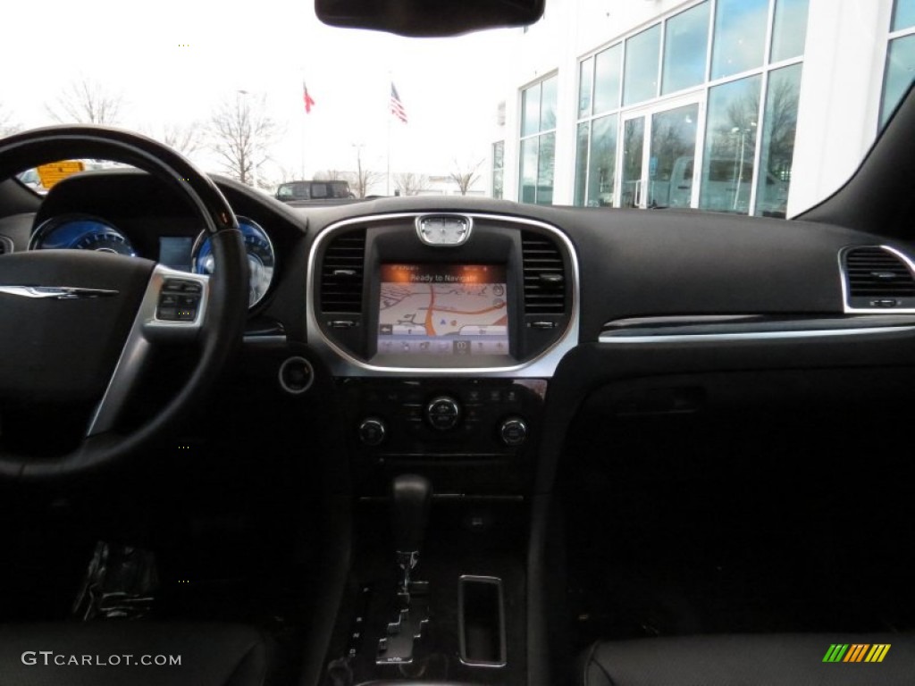 2011 300 C Hemi - Tungsten Metallic / Black photo #25