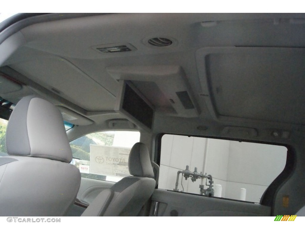 2014 Sienna Limited AWD - Silver Sky Metallic / Light Gray photo #9