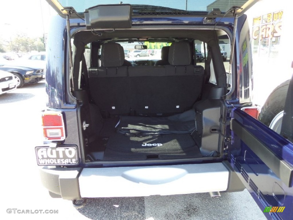 2013 Wrangler Unlimited Sahara 4x4 - True Blue Pearl / Black photo #5