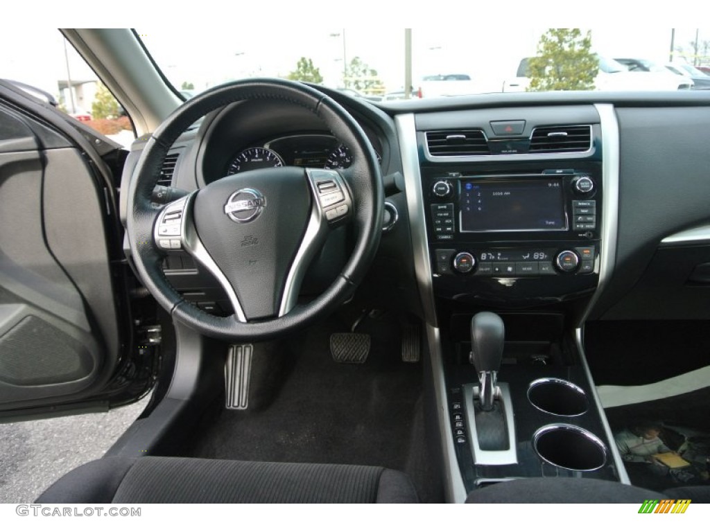 2013 Altima 2.5 SV - Super Black / Charcoal photo #18