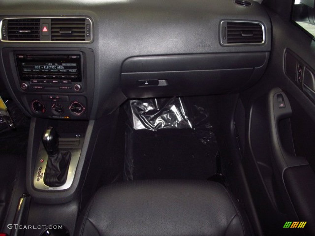 2014 Jetta SE Sedan - Reflex Silver Metallic / Titan Black photo #13