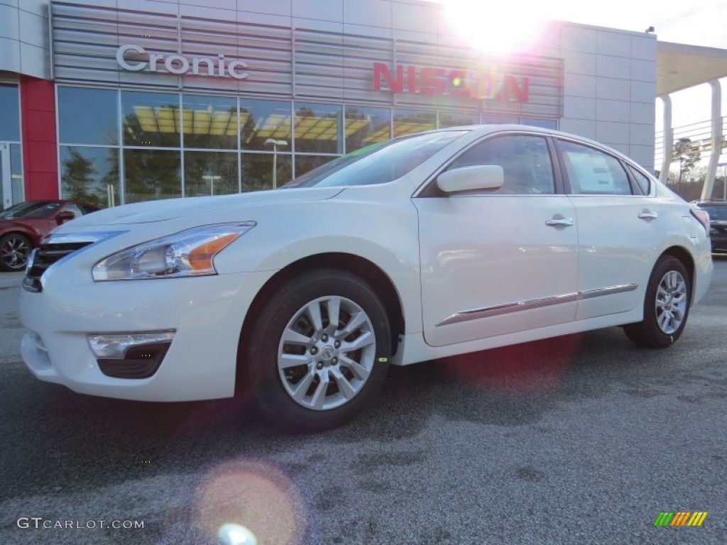 2014 Altima 2.5 S - Pearl White / Charcoal photo #1