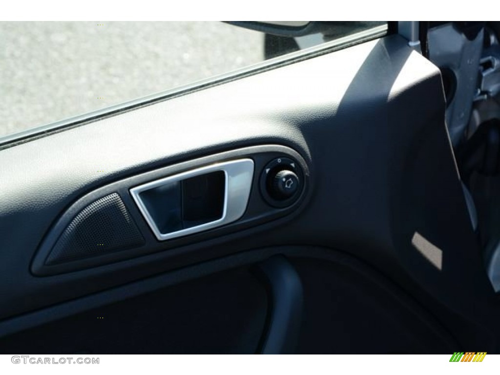 2014 Fiesta SE Sedan - Ingot Silver / Charcoal Black photo #18